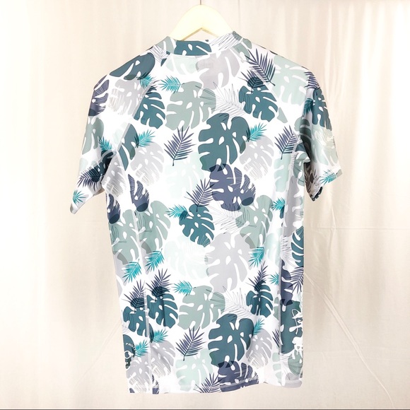 (C-12) Huge Sports Compression Surf Top Medium - Picture 6 of 6